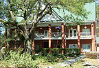 Pearl River, Louisiana Bed and Breakfast: Nestled between 100 year old Live Oak trees, the Woodridge began its history as a private school.  Recently converted to a lovely bed & breakfast with amenities found in the best hotels and friendliness and comfort only found in a comfy Southern family home.