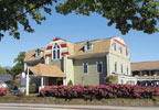 Kennebunkport, Maine (ME) Bed & Breakfast: 33 handsomely designed guest rooms and suites in the heart of Kennebunkport?s famous seaside village and just steps from Dock Square with its unique boutique shops, galleries, restaurants and marinas. Bathrooms with marble tiled floors. Rooms with CCTV, air-conditioning, voice mail, dataport and hair dryers. Some rooms offer a 4-Poster bed and/or two-person Marble Jacuzzis Tub with dual showers. A few rooms with Gas Fireplaces.