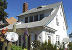Highlands, New Jersey Bed and Breakfast: Sandy Hook Cottage is a 3 bedroom English style cottage located on Sandy Hook Bay, a superb location less than 50 miles from midtown Manhattan.  At the highest point along the Eastern Seaboard, Highlands captures unparalleled panoramic views encompassing New York City, the Atlantic Ocean and Long Island. Along with spectacular scenery at just about every turn, visitors can enjoy the many unique shops, cafes and special seasonal events that Highlands has to offer.