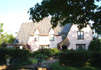 Muskogee, Oklahoma Bed and Breakfast: At The Graham-Carroll House, your fantasy begins as you step through the door.  Surrounded by antique furnishings, beautiful marble floors, high ceilings, stained glass windows, crystal chandeliers and cozy fireplaces. 