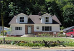 Oregon City, Oregon (OR) Bed & Breakfast: Newly redecorated bed and breakfast right on the Clackamas River near Carver Park. Offering 2 rooms with river views, private baths, full breakfast. About 30 minutes to Portland. Non-smoking.