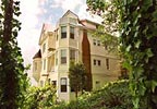 Grandview Bed & Breakfast, located in Astoria, Oregon, was built when Tall Ships plied the Columbia River.
