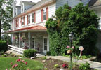 Akron, Pennsylvania (PA) Bed and Breakfast: Come to the Boxwood Inn Bed & Breakfast to relax, unwind and enjoy the serenity of Lancaster County. Take pleasure in the peacefulness of the many Amish farmlands and the serenity of the 'back roads' on your way to the Lancaster sites.