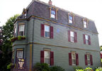Newport, Rhode Island (RI) Bed and Breakfast: The Inn is a short walk to all of Newport's attractions including nearby beaches, the Colonial town, famed mansions, Cliff Walk and harbor front dining. Join us for exciting and romantic events here in Newport including Christmas at the castles, first night activities on New Year's Eve, masquerade parties, mystery thrillers at the mansions, and much more!