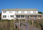 Pawleys Island, South Carolina Bed and Breakfast: Are you looking for an oceanfront Inn? Sea View Inn is on a private beach with the ocean on one side, and a pristine salt marsh on the other. Pawleys Island is a four mile long, one house wide island that is truly a step back in time. It offers the perfect beach getaway.  Nothing commercial. No filling stations, no fireworks stands, no grocery store or ships. Just beachfront houses in a single line on a narrow strip of land.