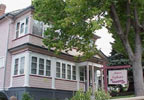 Deadwood, South Dakota Bed and Breakfast: Imagine our comfortable B & B as your home base for visiting Black Hills area attractions like Mount Rushmore, Crazy Horse Monument, Custer State Park, Black Hills Passion Play, Devil's Tower and Spearfish Canyon. We are also located just minutes away from ski lifts and the Mickelson (hiking/biking) trail.